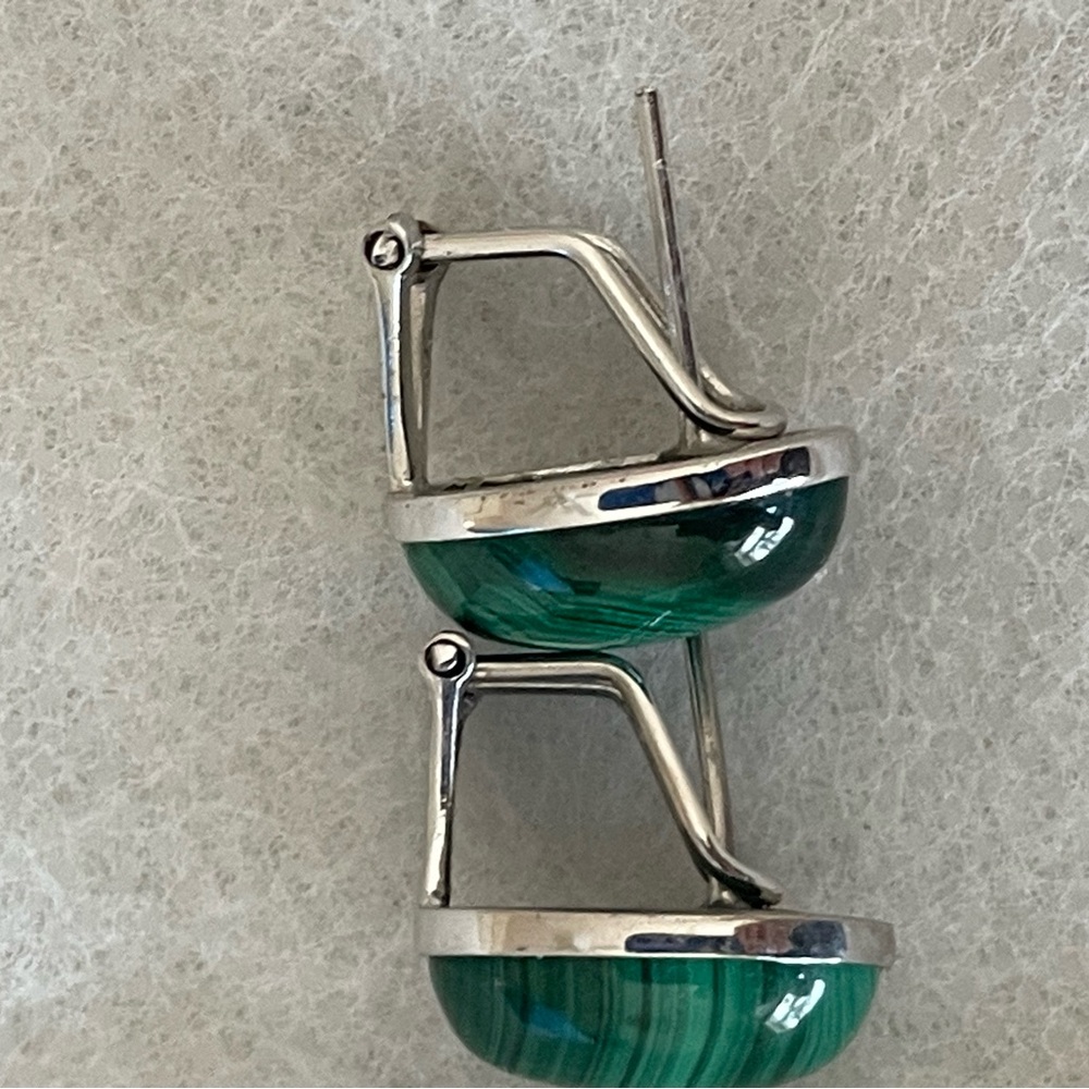 Malachite earrings in silver (not 925). Bought in Beijing but never wore - Picture 4 of 4